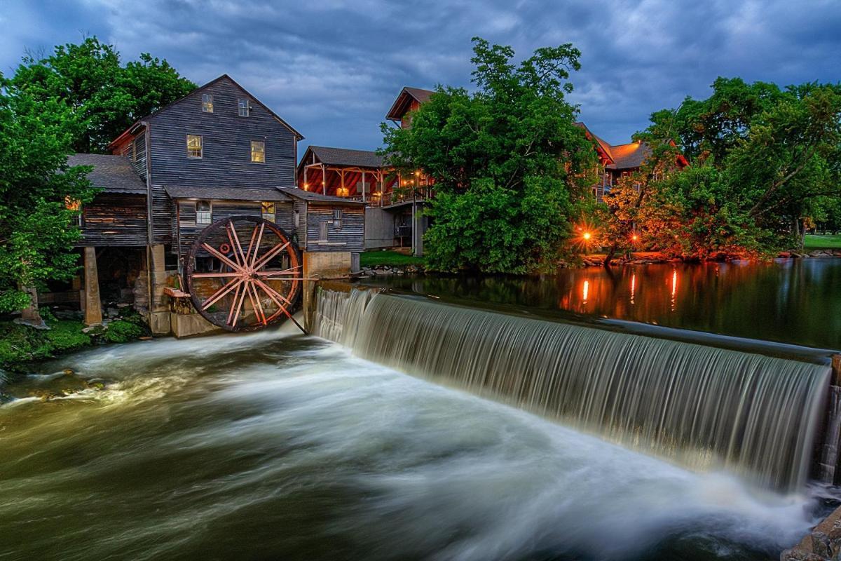 Magical Moments, Hot Tub, Wifi, 1089 Free Tickets Each Paid Day, Dollywood And More Гетлинбург Екстериор снимка