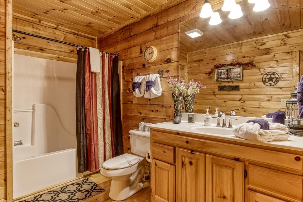 Magical Moments, Hot Tub, Wifi, 1089 Free Tickets Each Paid Day, Dollywood And More Гетлинбург Екстериор снимка